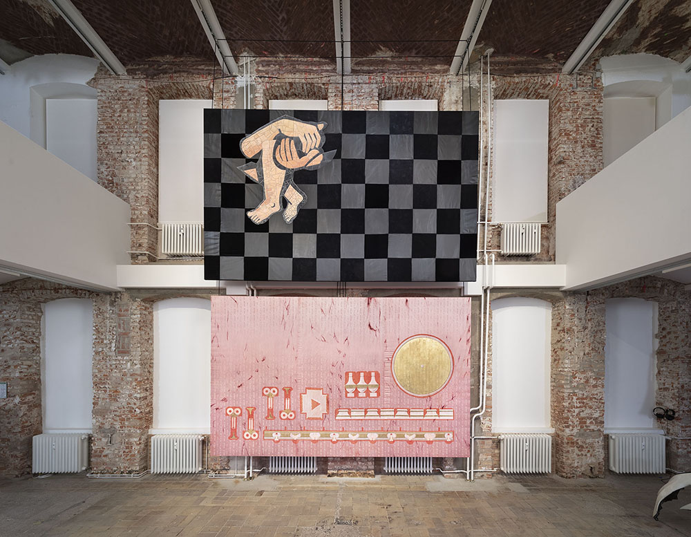 Robin Ruth’ International Framing Chart, 2022, 80 x 50 cm, oil and metal leaf on canvas